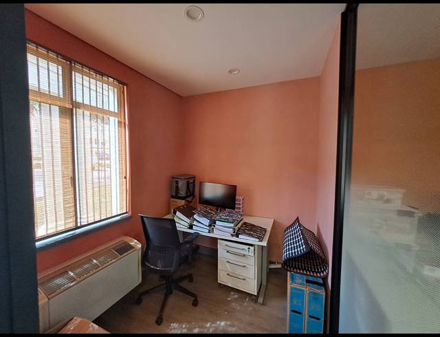 174M² OFFICE TO LET IN DUNKELD WEST